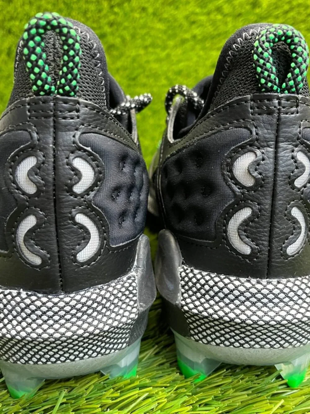 Under Armour Harper 8 Low ST Mens Size 7.5 Black White Running Baseball‎ Cleats